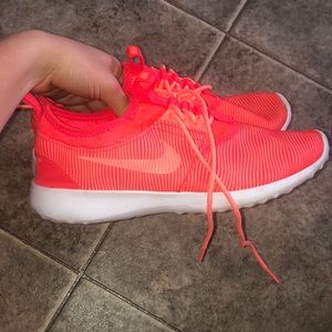 Nike tennis shoes